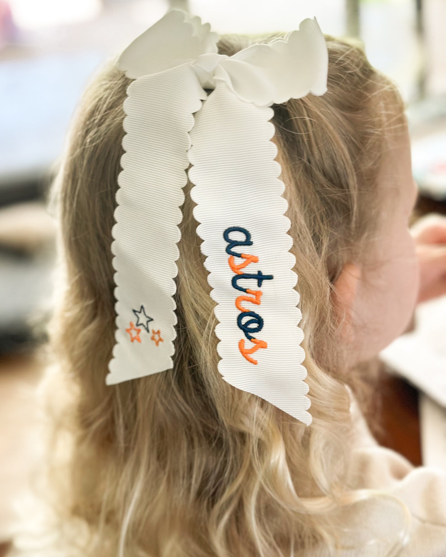 Scalloped Edge Bow - White